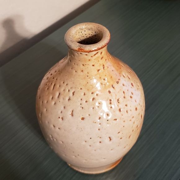 Wheelthrown Stoneware Sandy Desert Hues Speckled Glaze Vase - Picture 11 of 11